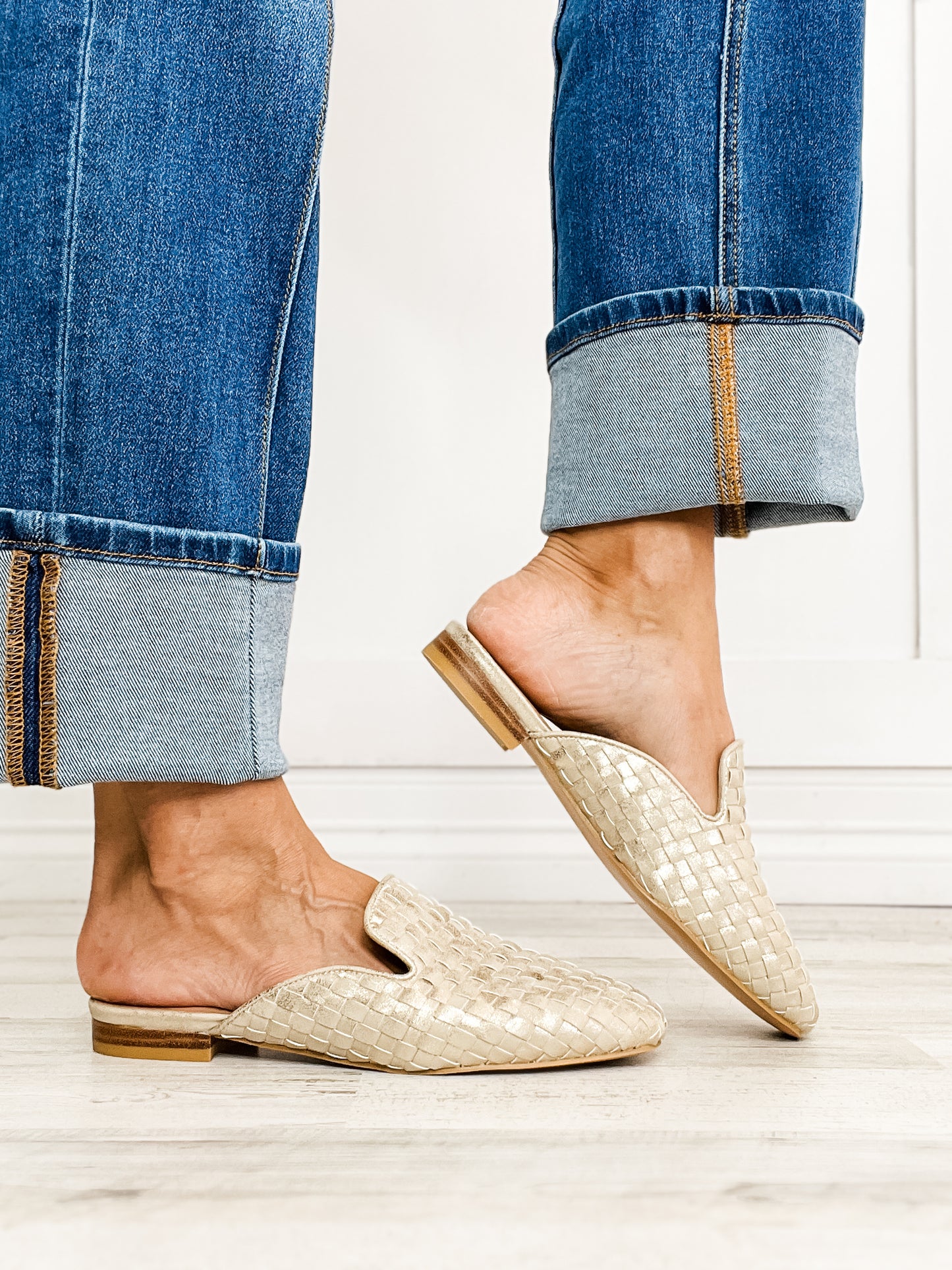 Corkys WEAVE IT TO BEAVER Slip-On Mule in Gold