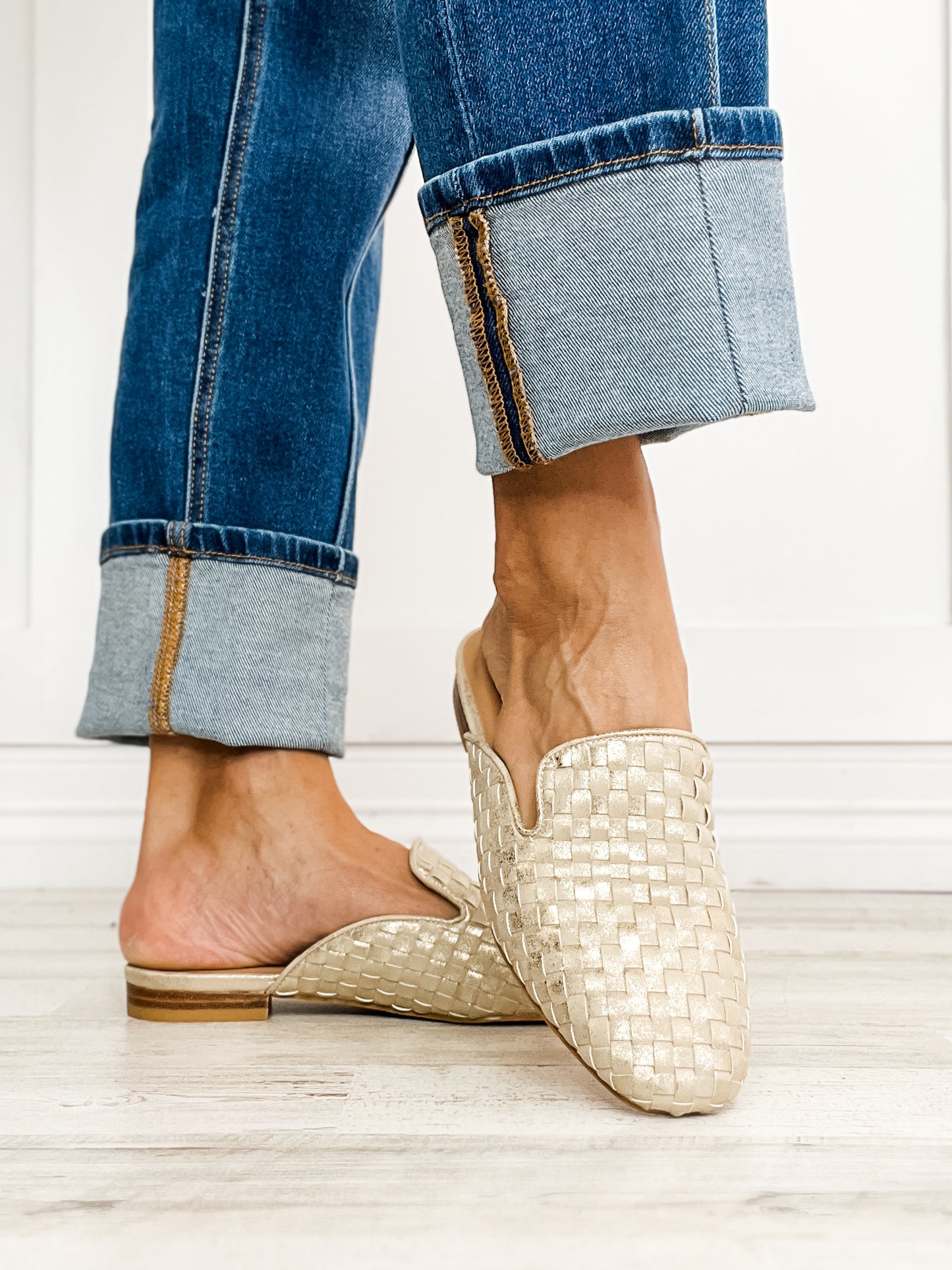 Corkys WEAVE IT TO BEAVER Slip-On Mule in Gold