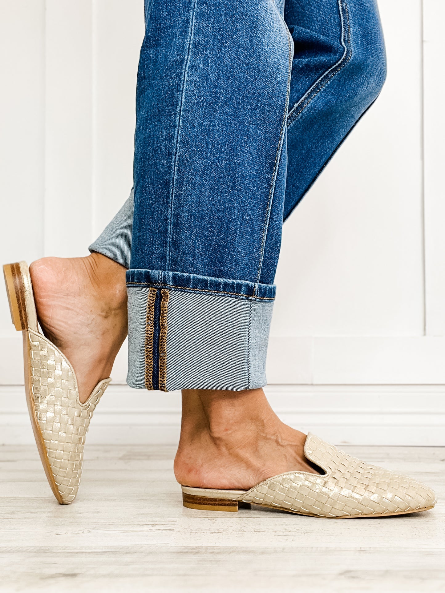 Corkys WEAVE IT TO BEAVER Slip-On Mule in Gold