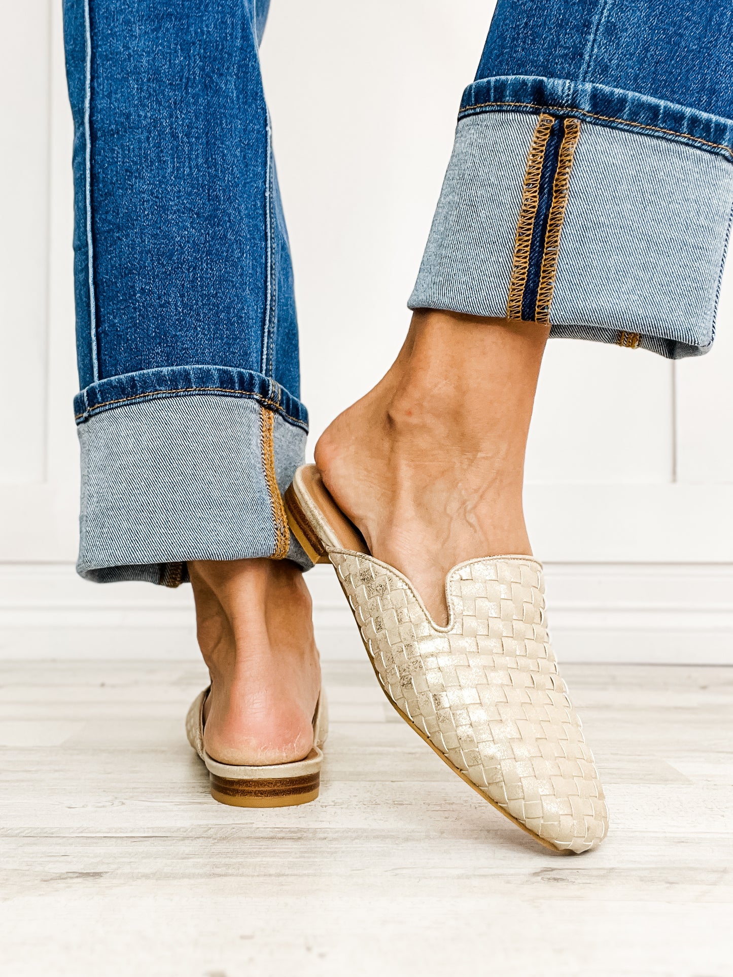 Corkys WEAVE IT TO BEAVER Slip-On Mule in Gold