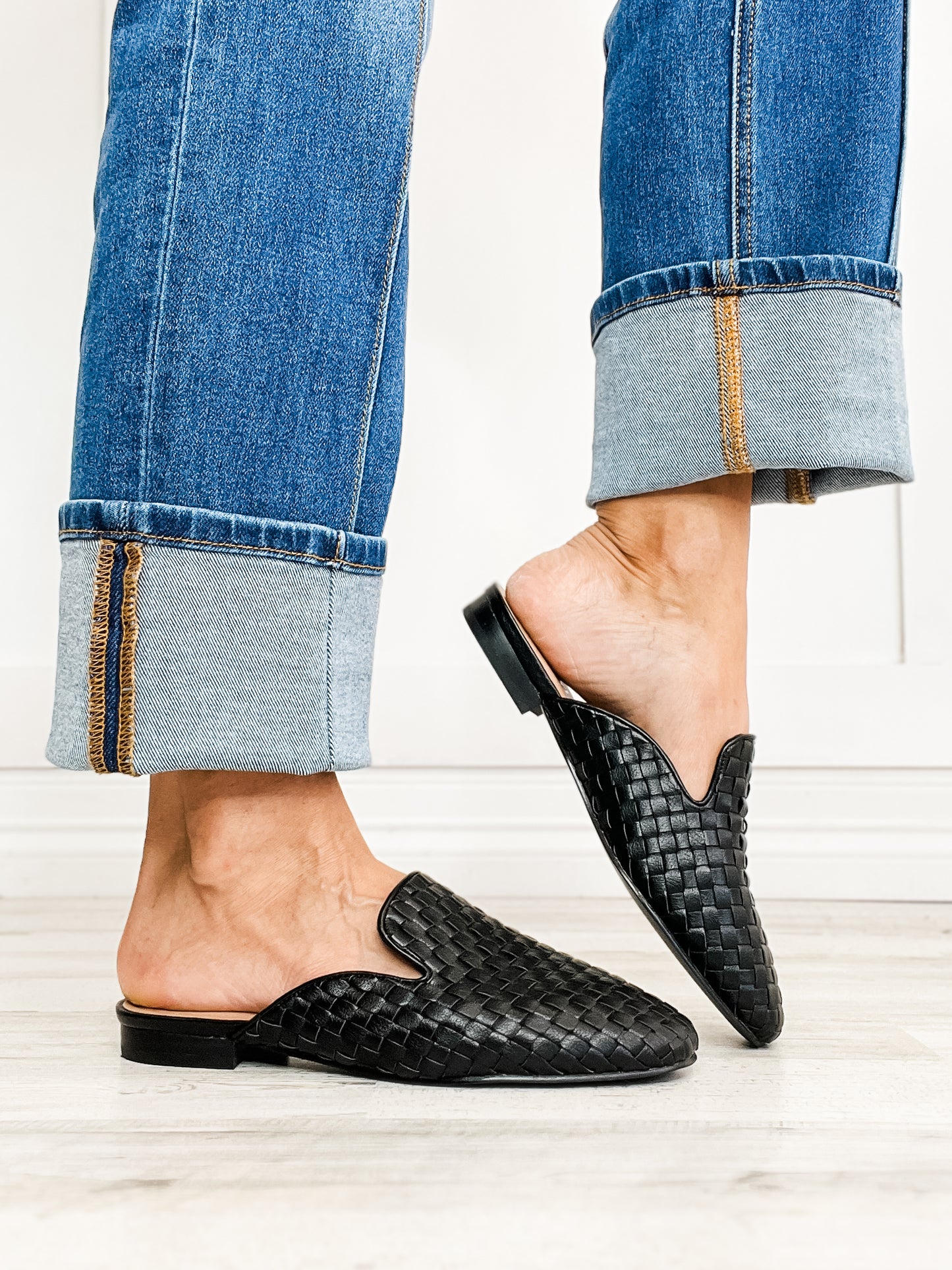 Corkys WEAVE IT TO BEAVER Slip-On Mule in Black