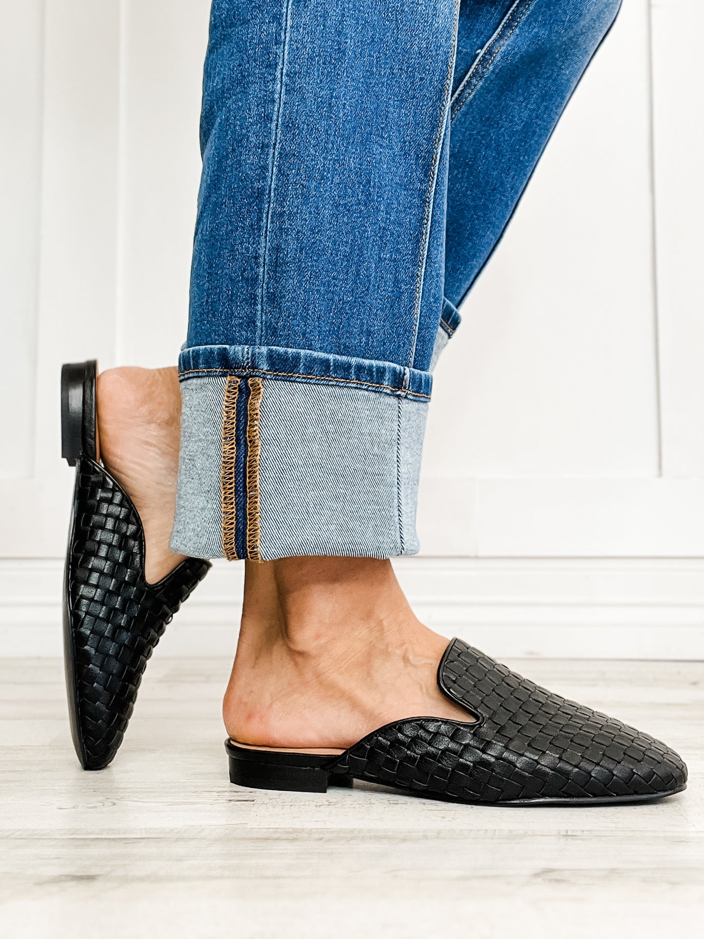 Corkys WEAVE IT TO BEAVER Slip-On Mule in Black