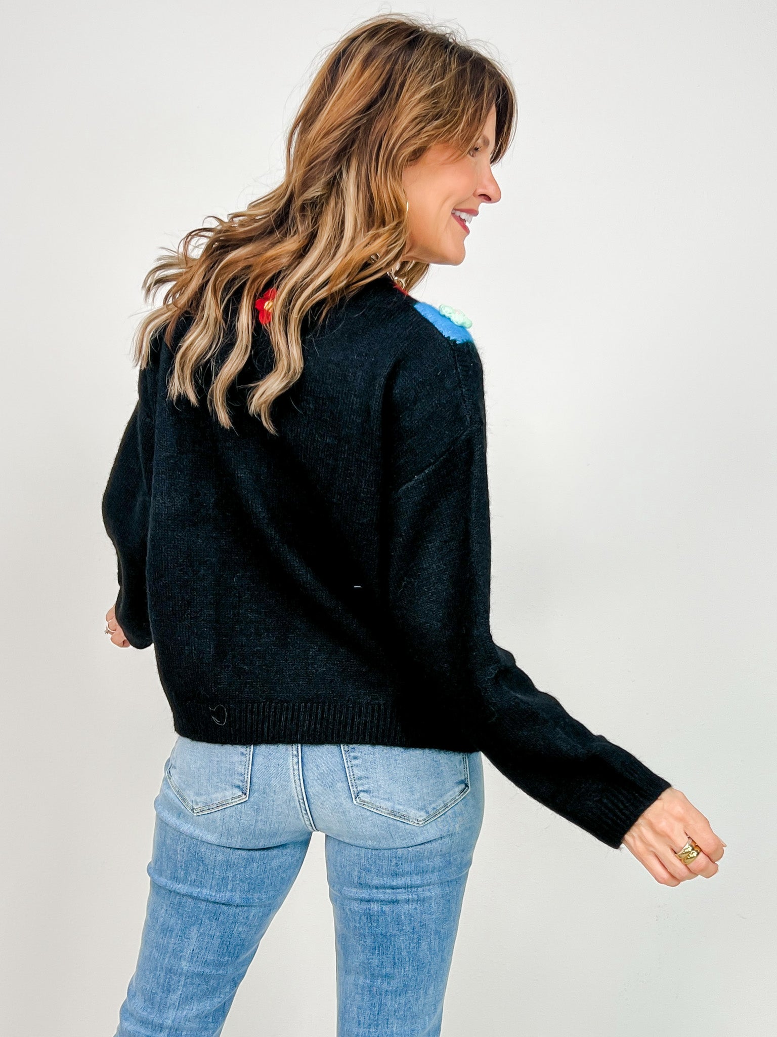 Pointed Diamond Pattern Cardigan Top with Colorful Buttons
