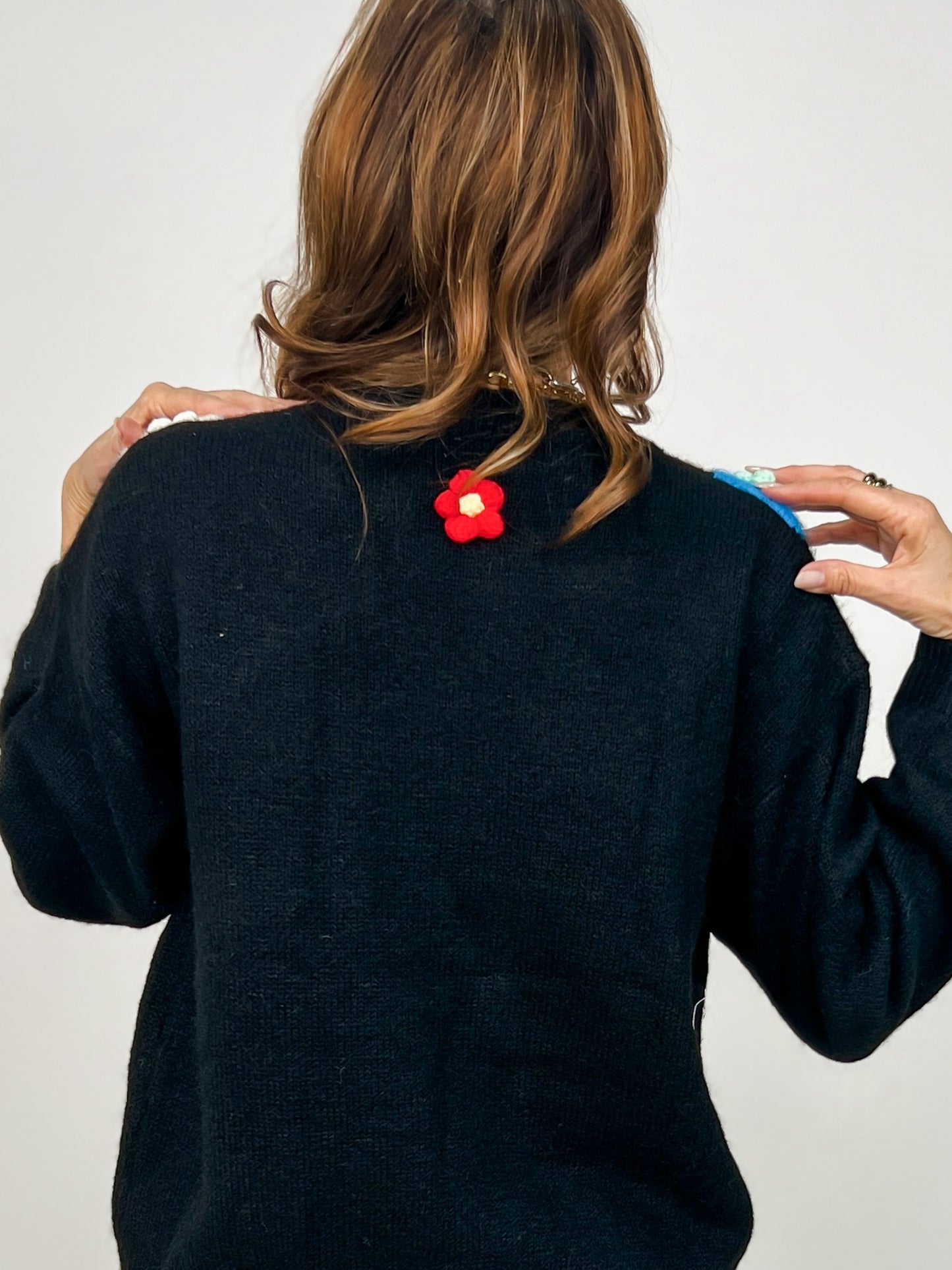 Pointed Diamond Pattern Cardigan Top with Colorful Buttons
