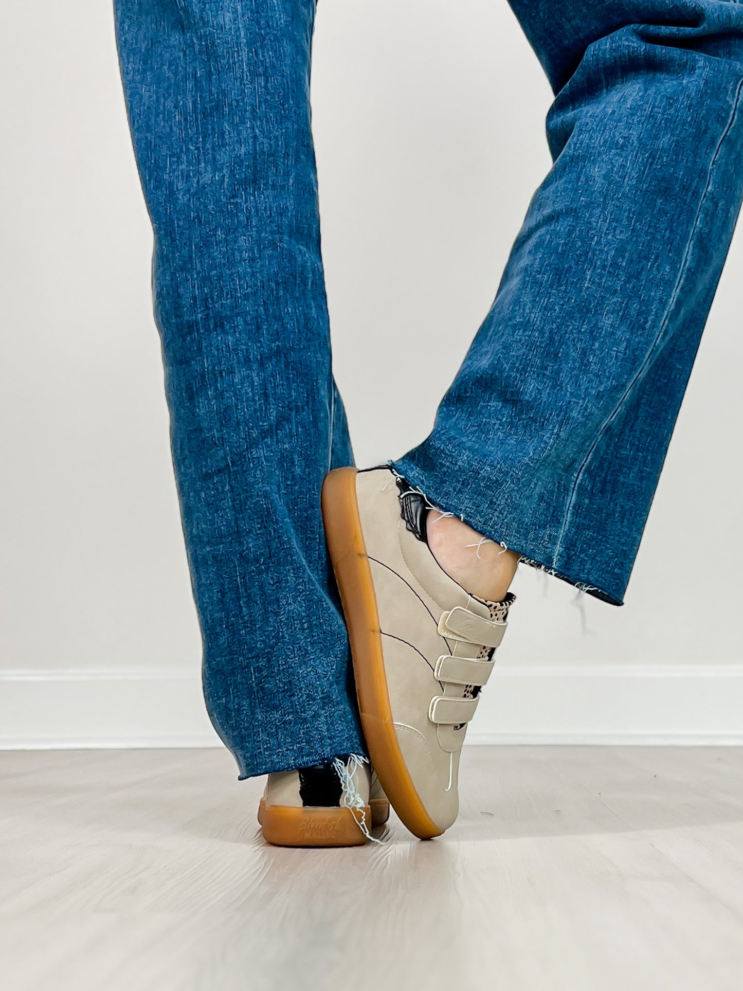Blowfish Tuscon Sneakers in TAUPE SUEDE