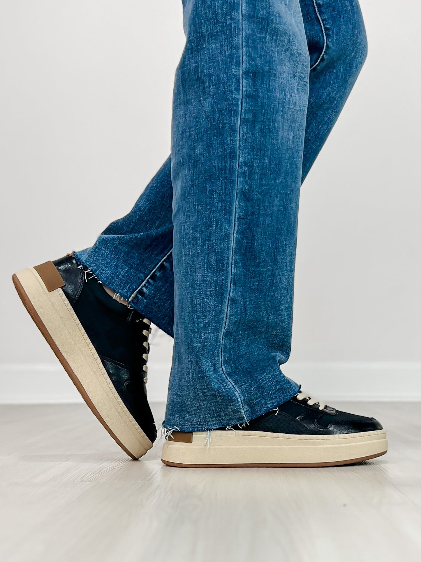 Yellowbox Oberlin Classic Sneaker in BLACK