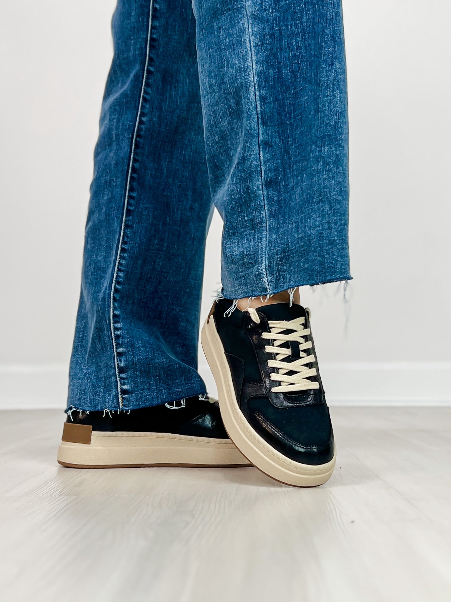 Yellowbox Oberlin Classic Sneaker in BLACK