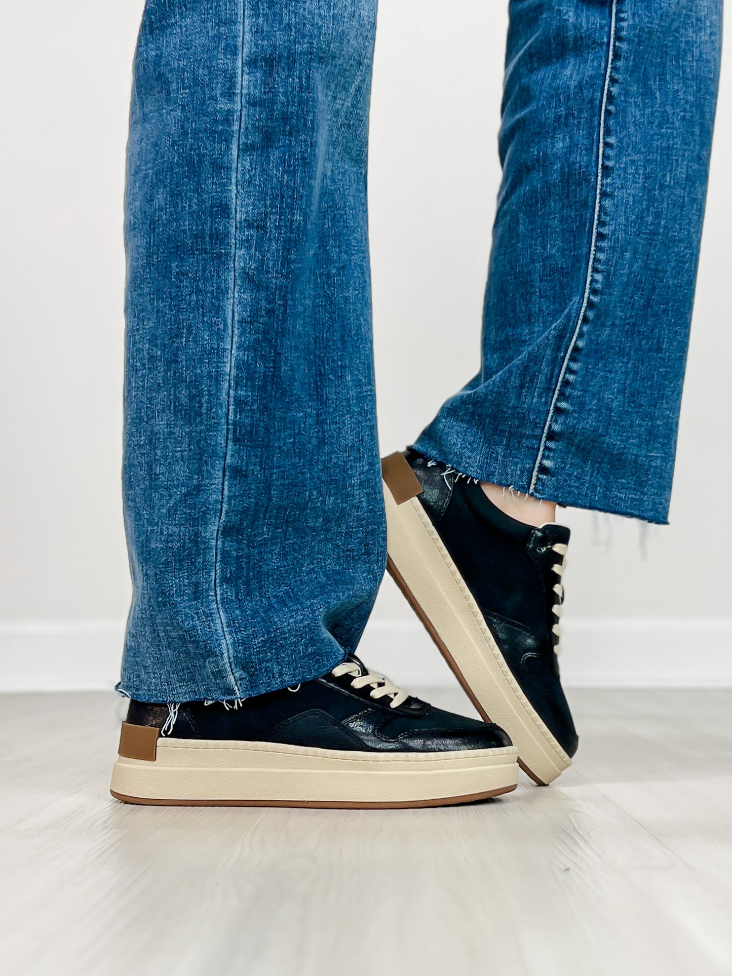 Yellowbox Oberlin Classic Sneaker in BLACK