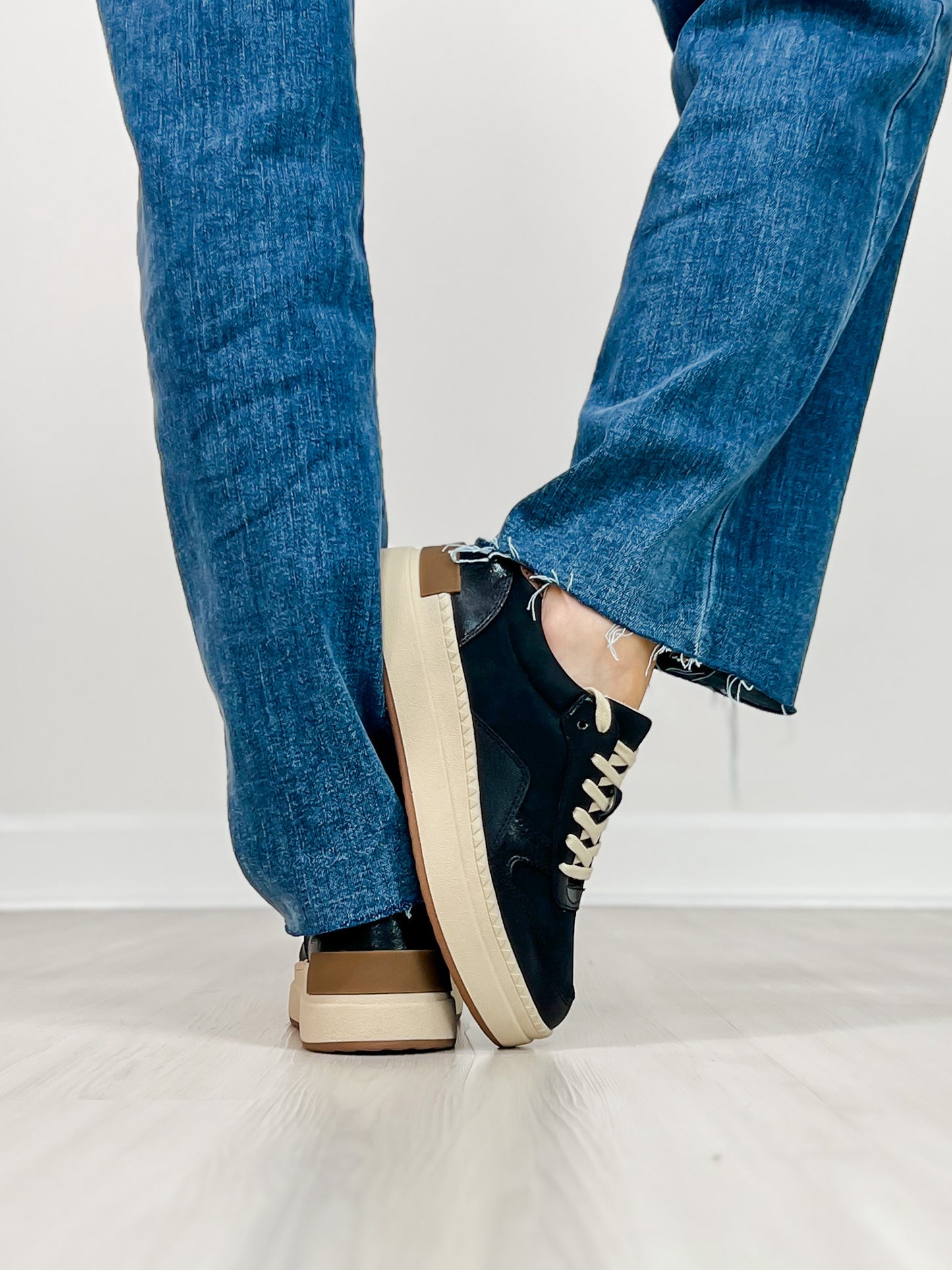 Yellowbox Oberlin Classic Sneaker in BLACK
