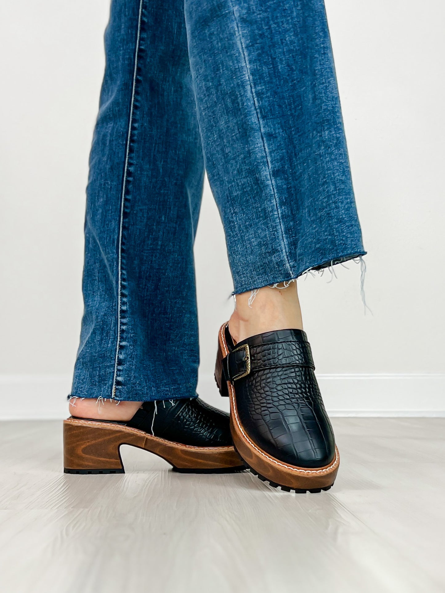 Yellowbox Barker Platform Clog in BLACK