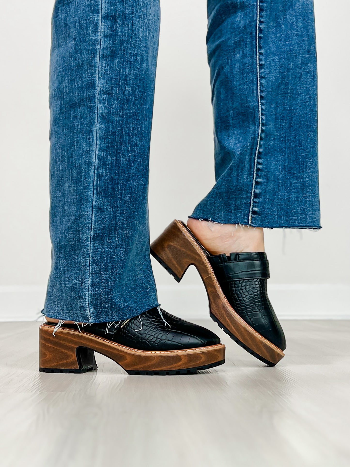 Yellowbox Barker Platform Clog in BLACK