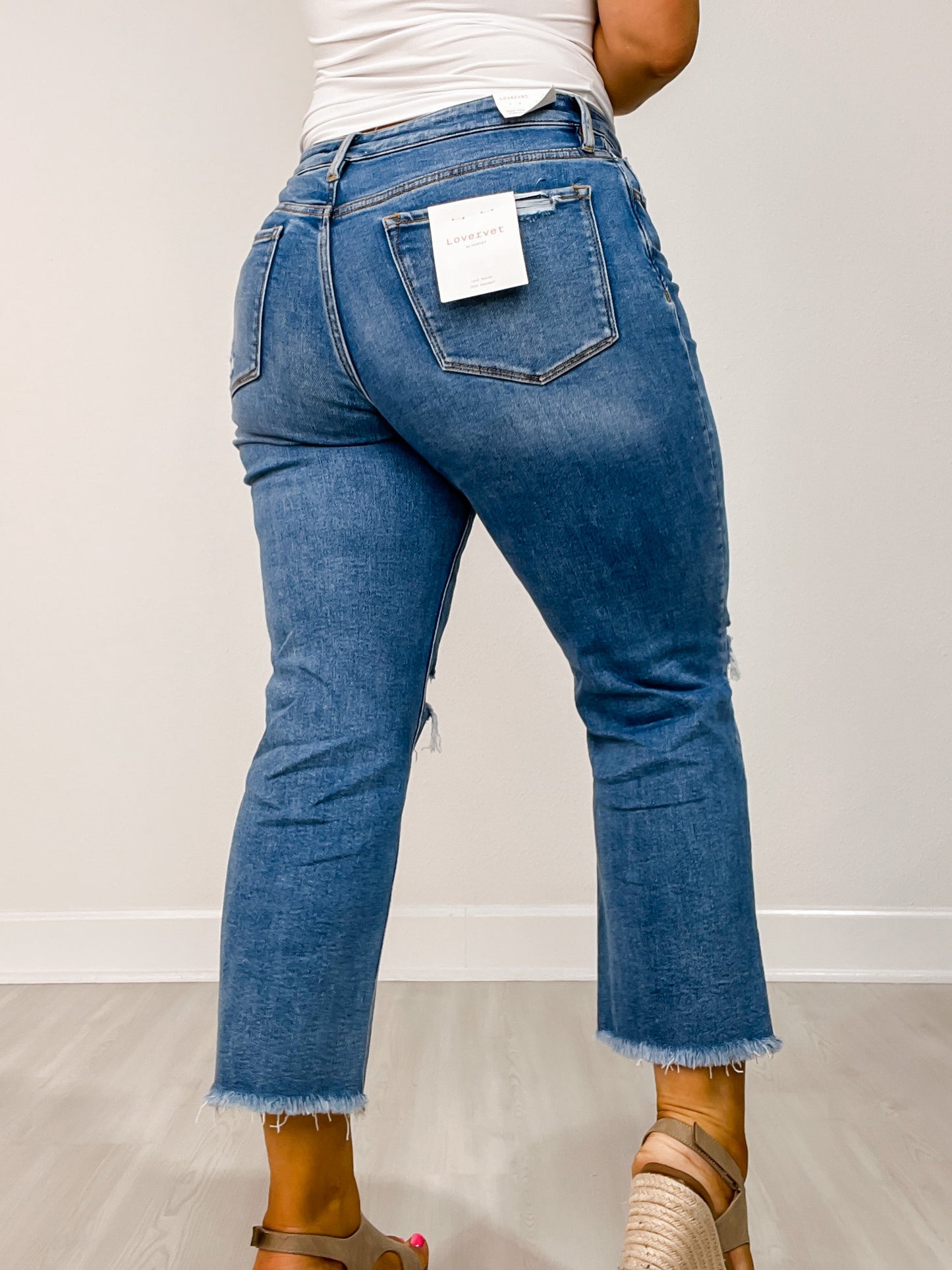 Vervet THUNDERSTRUCK High-Rise Distressed Crop Straight Jeans