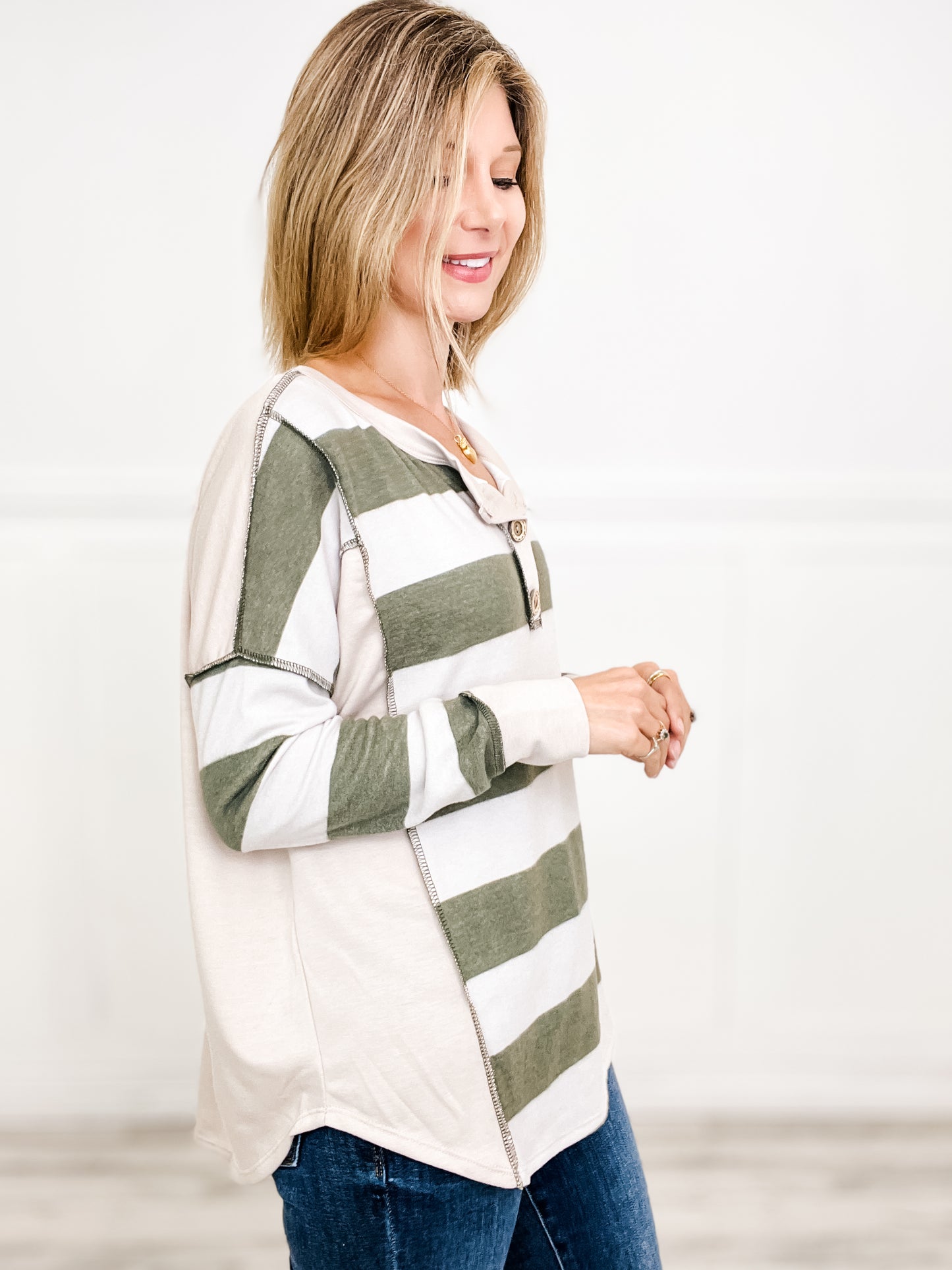 HACCI KNIT STRIPED TOP WITH STITCHING CONTRAST AND BUTTON NECKLINE