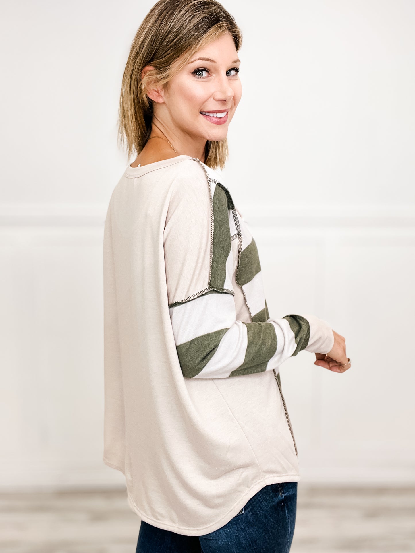 HACCI KNIT STRIPED TOP WITH STITCHING CONTRAST AND BUTTON NECKLINE