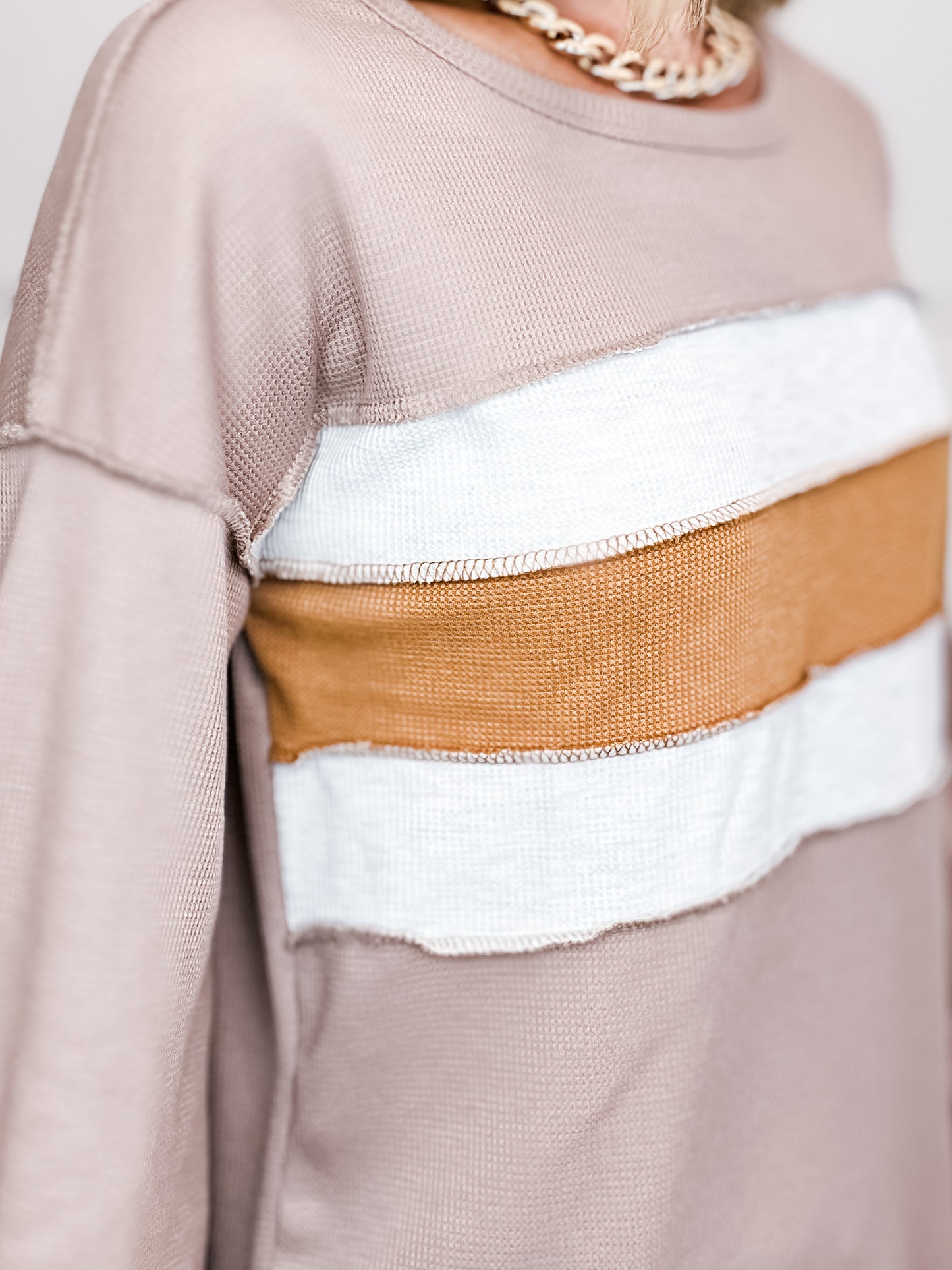 THERMAL COLOR BLOCK TOP WITH CONTRAST STITCHING