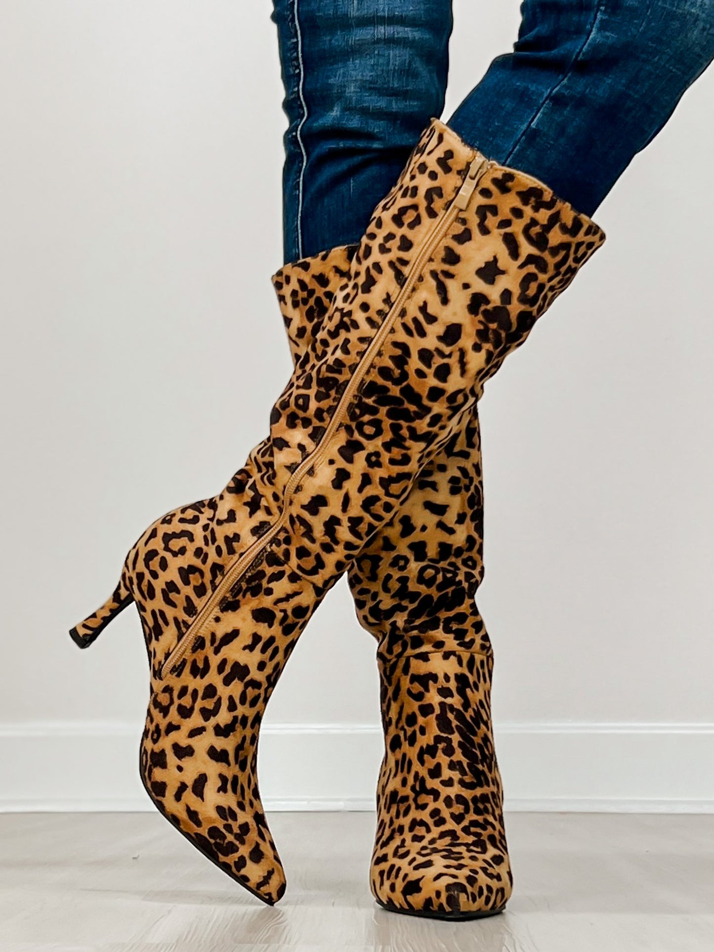 Elegant Stiletto Pointed-Toe Boots in Leopard Suede