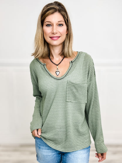 POPCORN WAFFLE TOP WITH STITCHING DETAIL ROUND V-NECKLINE