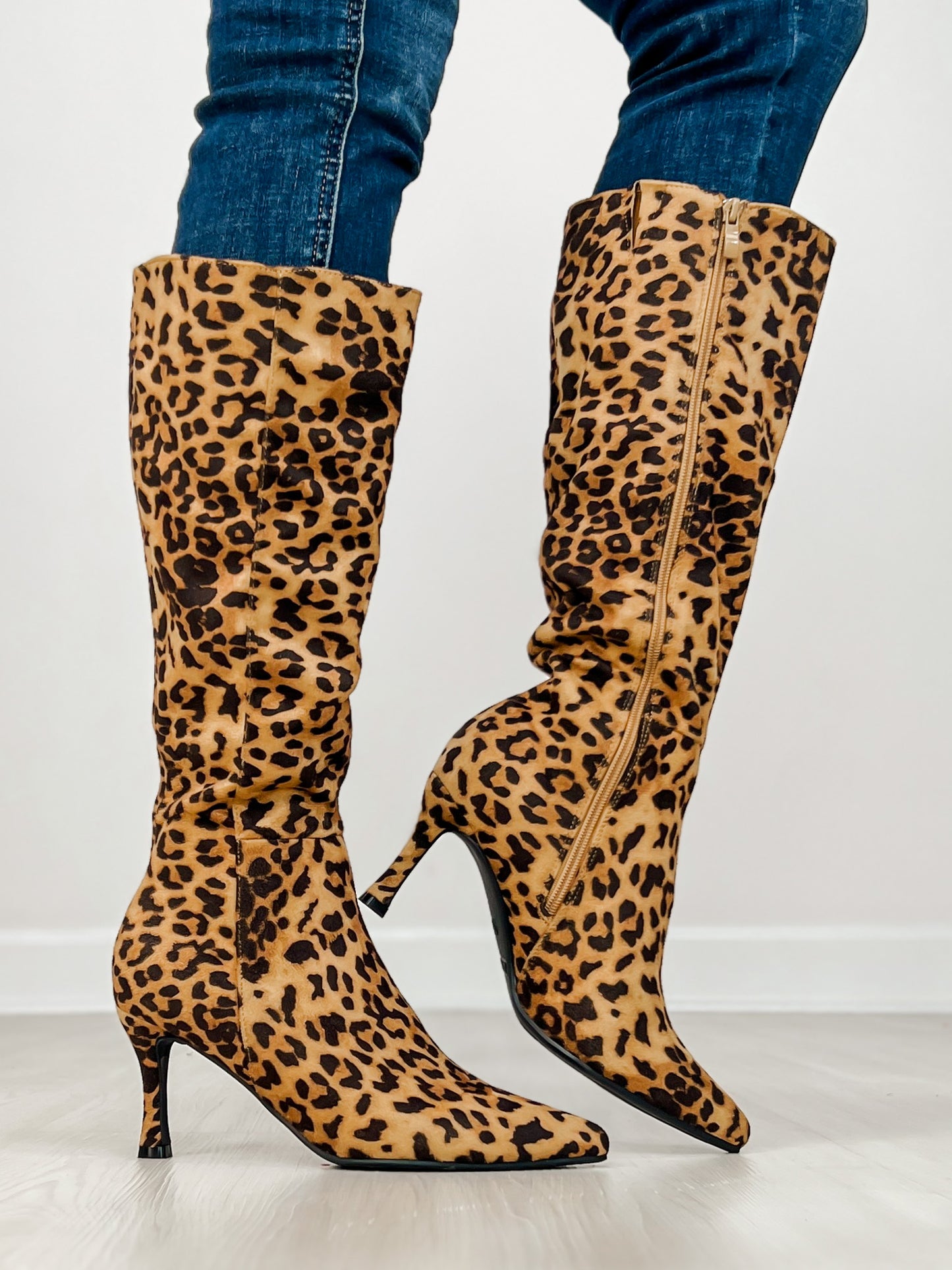 Elegant Stiletto Pointed-Toe Boots in Leopard Suede
