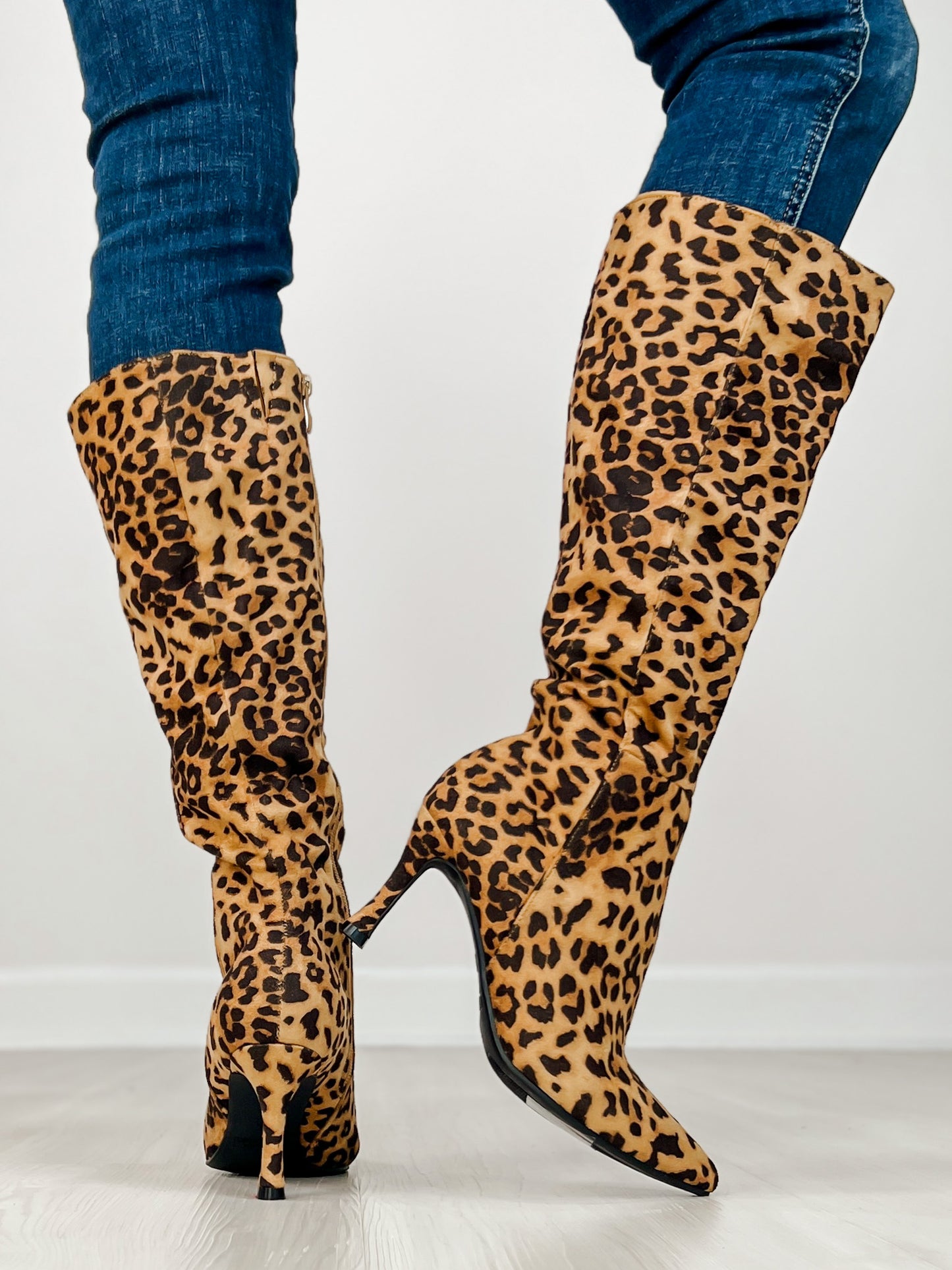 Elegant Stiletto Pointed-Toe Boots in Leopard Suede