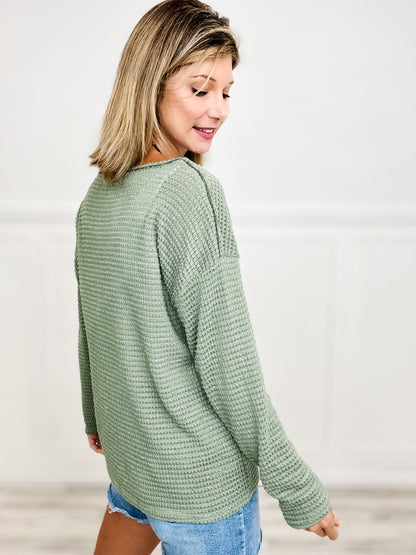 POPCORN WAFFLE TOP WITH STITCHING DETAIL ROUND V-NECKLINE
