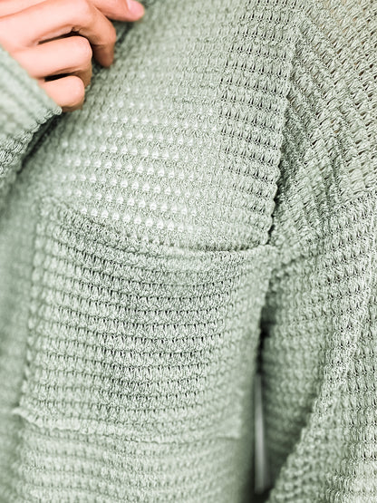 POPCORN WAFFLE TOP WITH STITCHING DETAIL ROUND V-NECKLINE