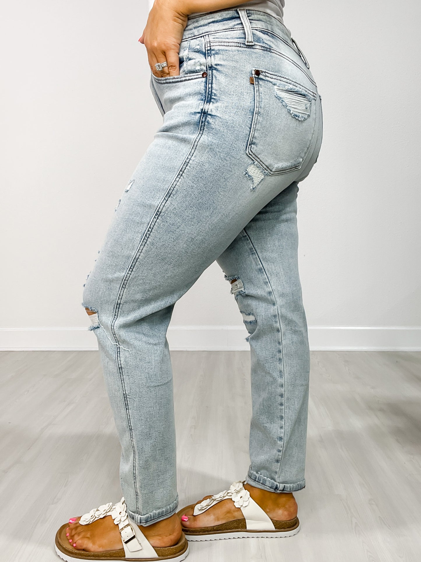 Judy Blue DRIFTER Mid-Rise Stitch Detail Single Cuff Boyfriend Jeans