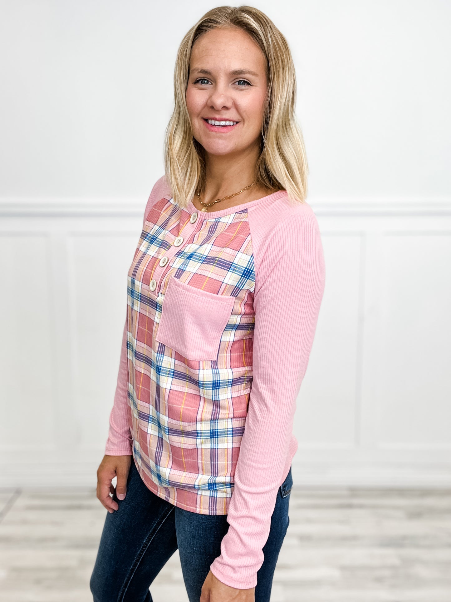 CHECKER PRINT TOP WITH RIBBED SLEEVES AND BUTTON NECKLINE