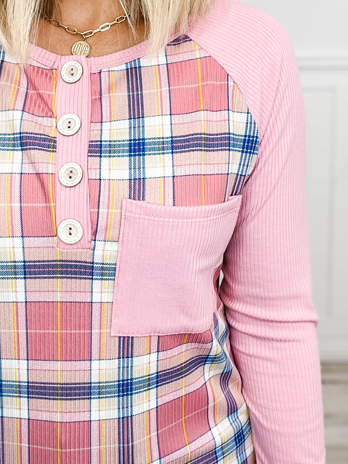 CHECKER PRINT TOP WITH RIBBED SLEEVES AND BUTTON NECKLINE