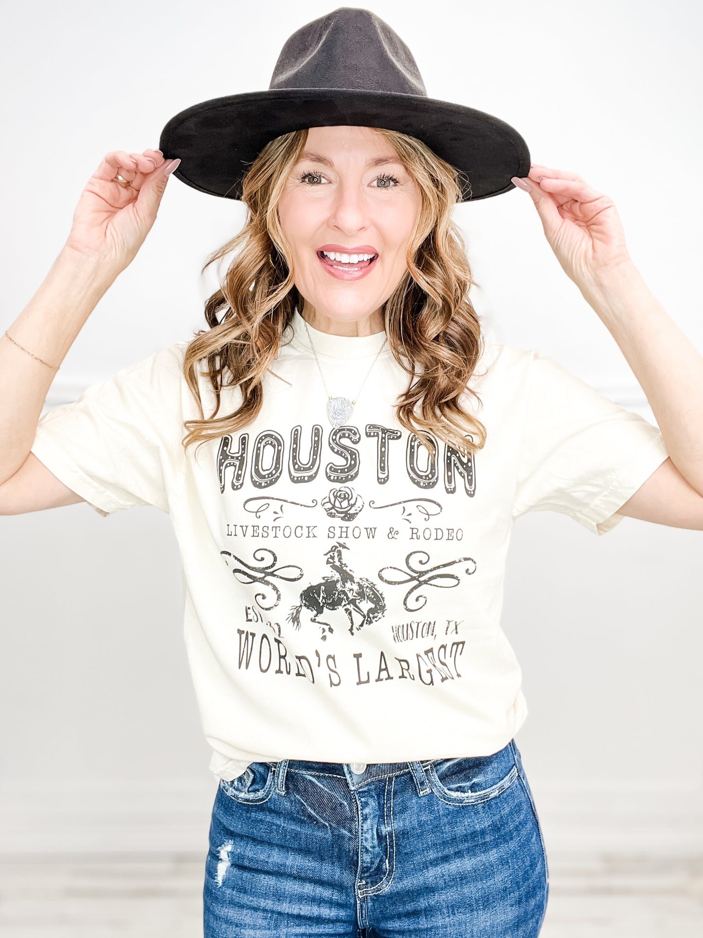 World's Largest Rodeo Graphic Tee