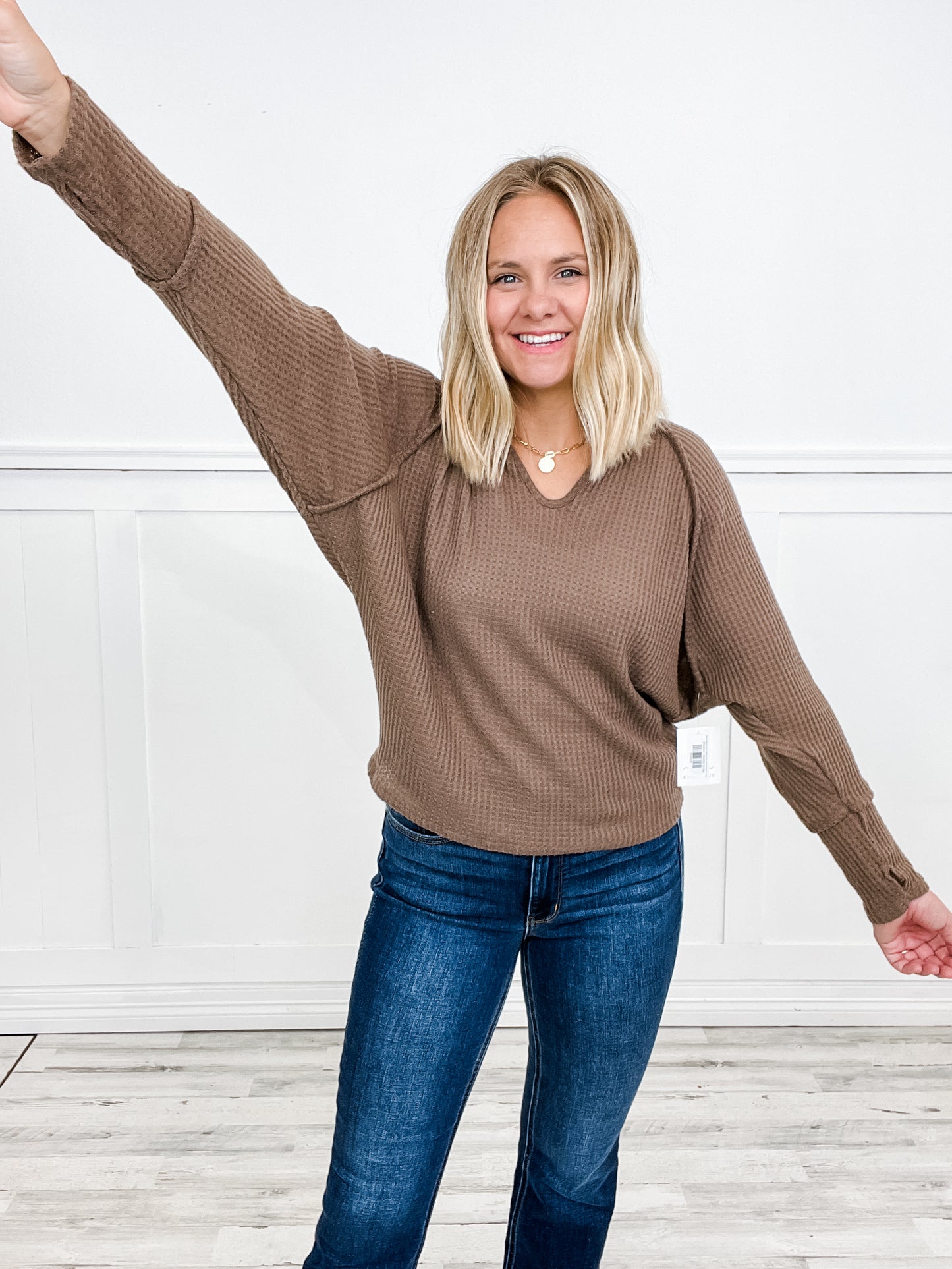 BRUSH WAFFLE KNIT CORDED EDGE V-NECK TOP WITH THUMB HOLES