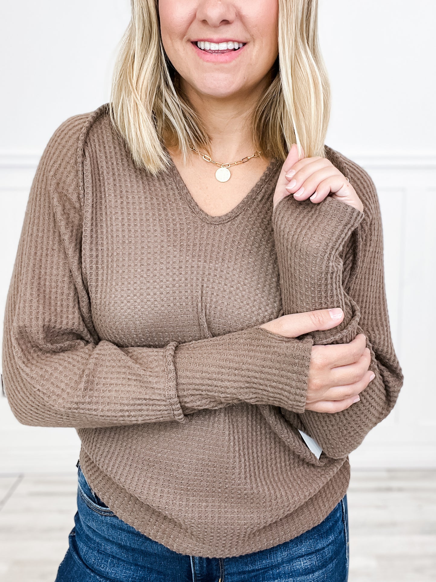 BRUSH WAFFLE KNIT CORDED EDGE V-NECK TOP WITH THUMB HOLES