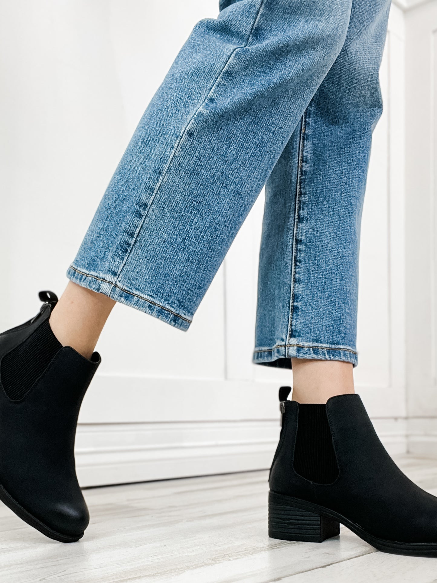 Special A "LILY" Mid-Rise Cropped Slim Bootcut Denim Jeans
