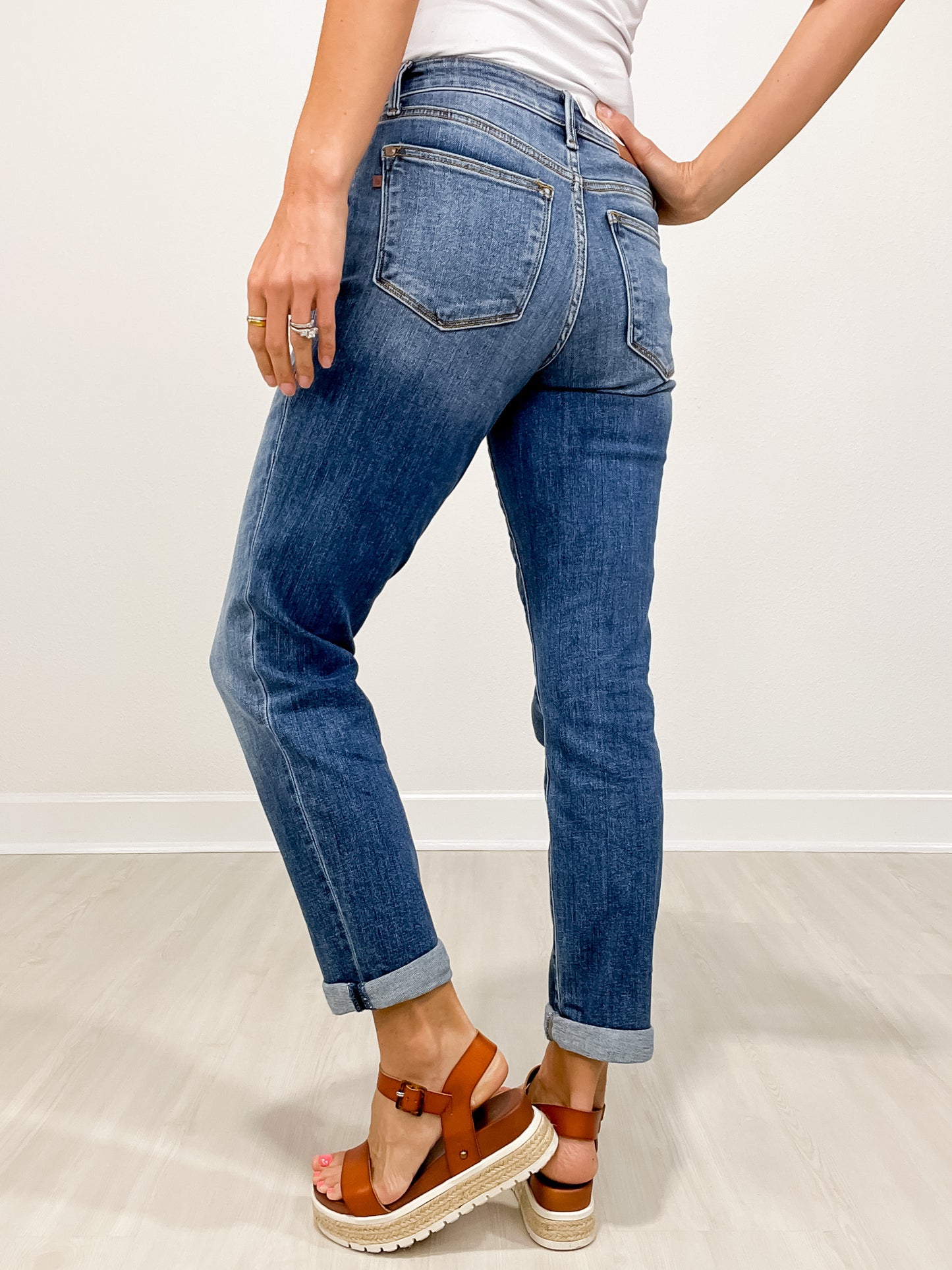 Judy Blue MONROE Mid-Rise Vintage Wash Boyfriend Fit Jeans