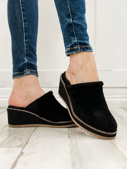 Corkys Skedaddle Clogs in Black Faux Suede