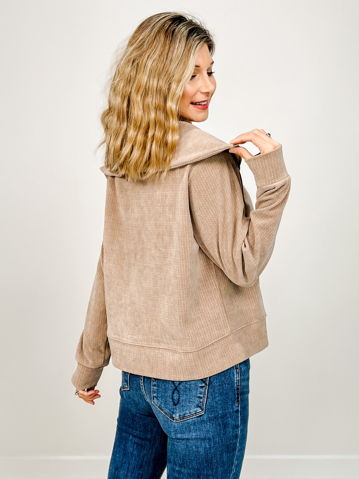 Large Collar with Gold Zipper Neckline Sweatshirt