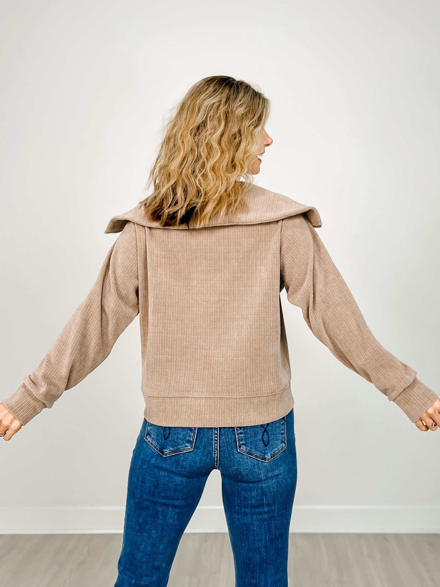 Large Collar with Gold Zipper Neckline Sweatshirt