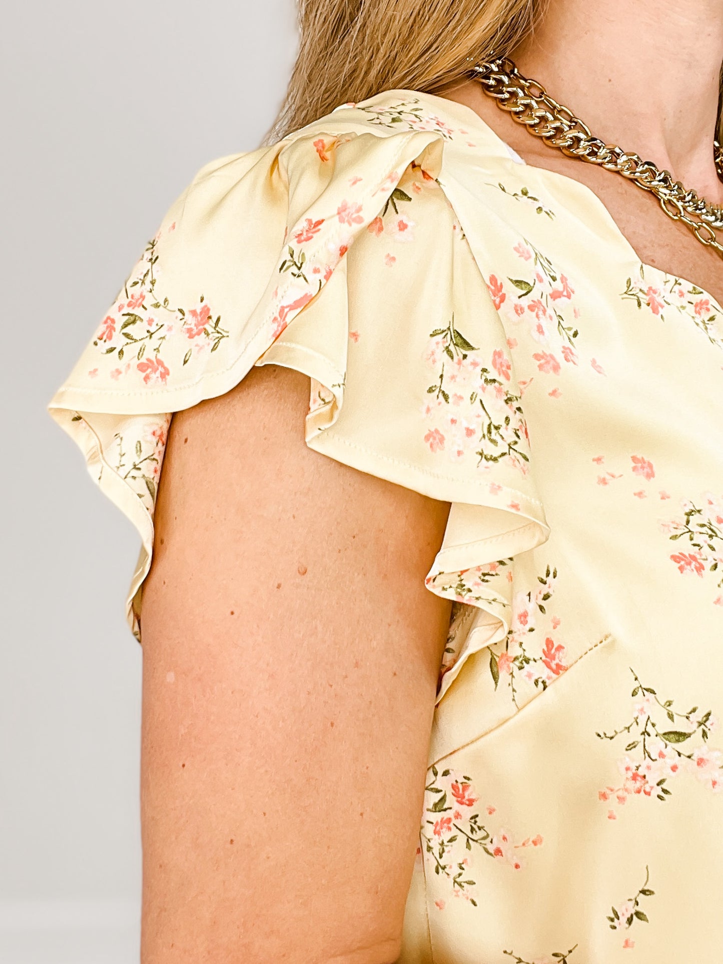 Short Tulip Sleeve Floral Print V-Neck Satin Top