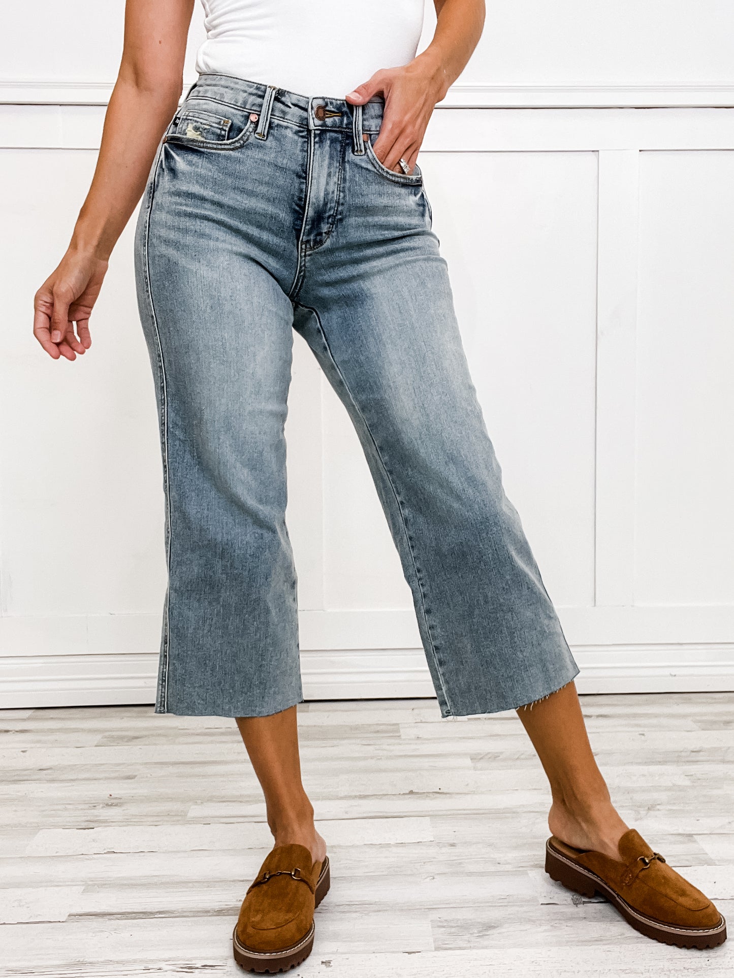 Judy Blue TANNER Mid-Rise Tummy Control Raw Hem Cropped Wide Leg Jeans