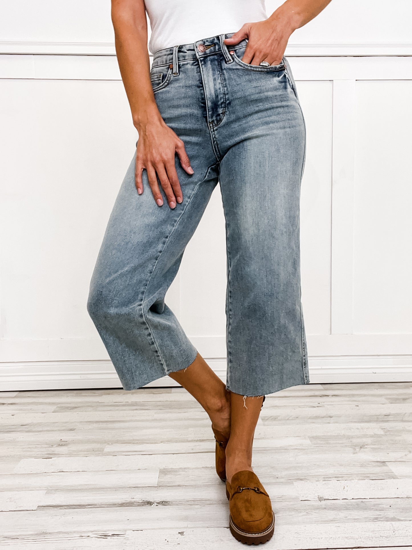 Judy Blue TANNER Mid-Rise Tummy Control Raw Hem Cropped Wide Leg Jeans