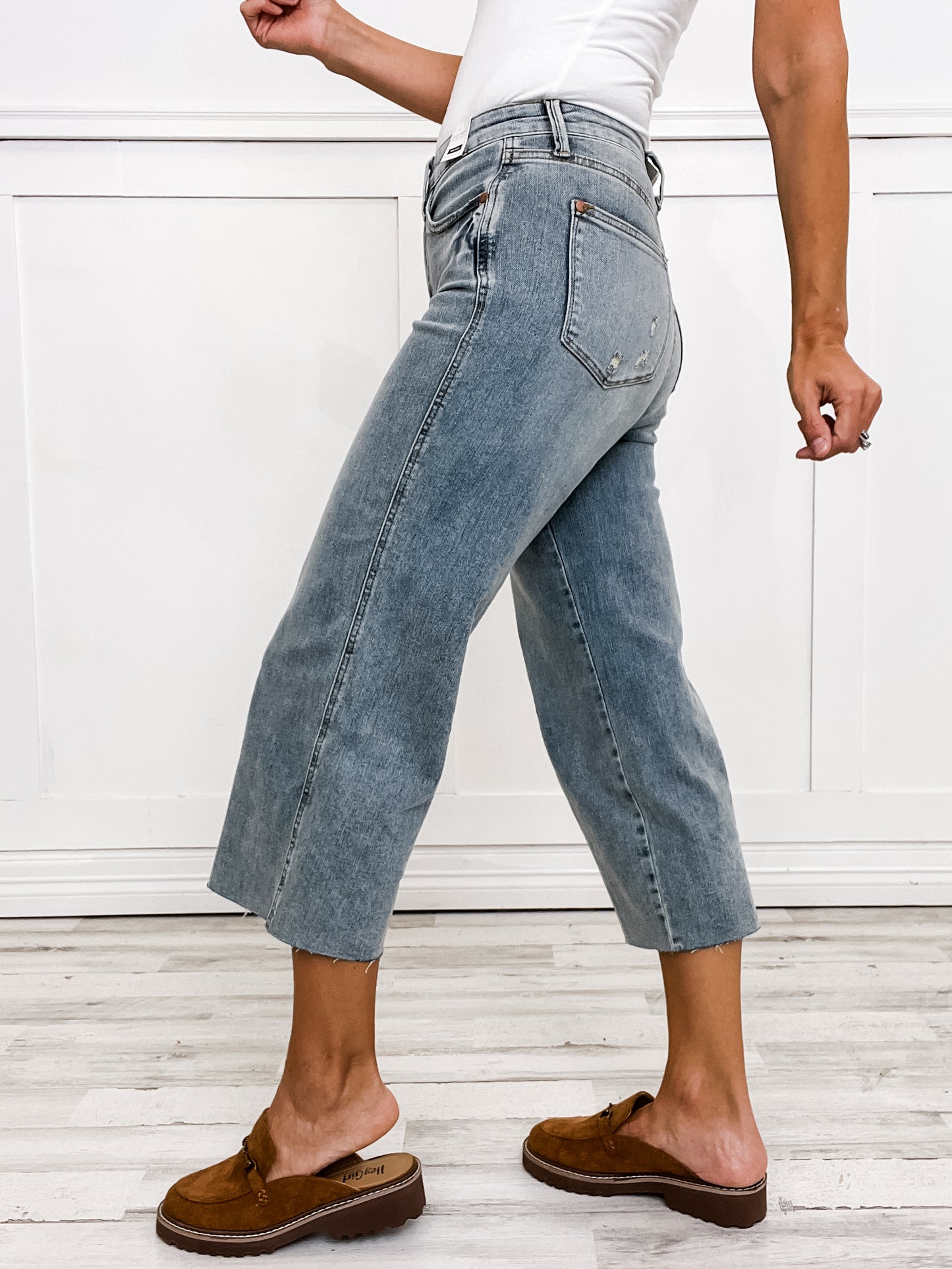 Judy Blue TANNER Mid-Rise Tummy Control Raw Hem Cropped Wide Leg Jeans