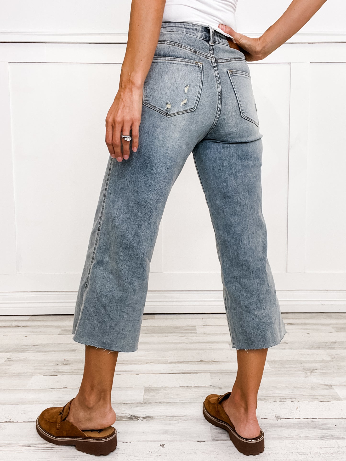 Judy Blue TANNER Mid-Rise Tummy Control Raw Hem Cropped Wide Leg Jeans