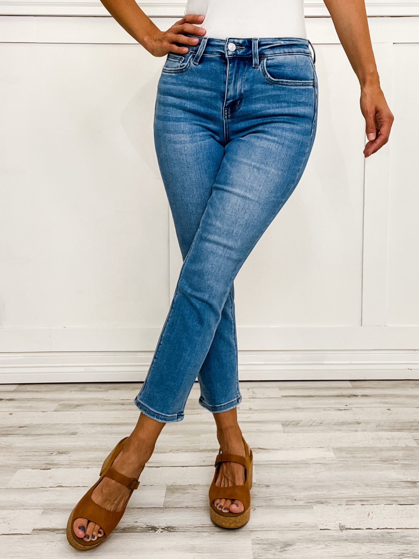 Vervet PERFECT FOR NOW Hi-Rise Cropped Slim Straight Non-Distressed Jeans