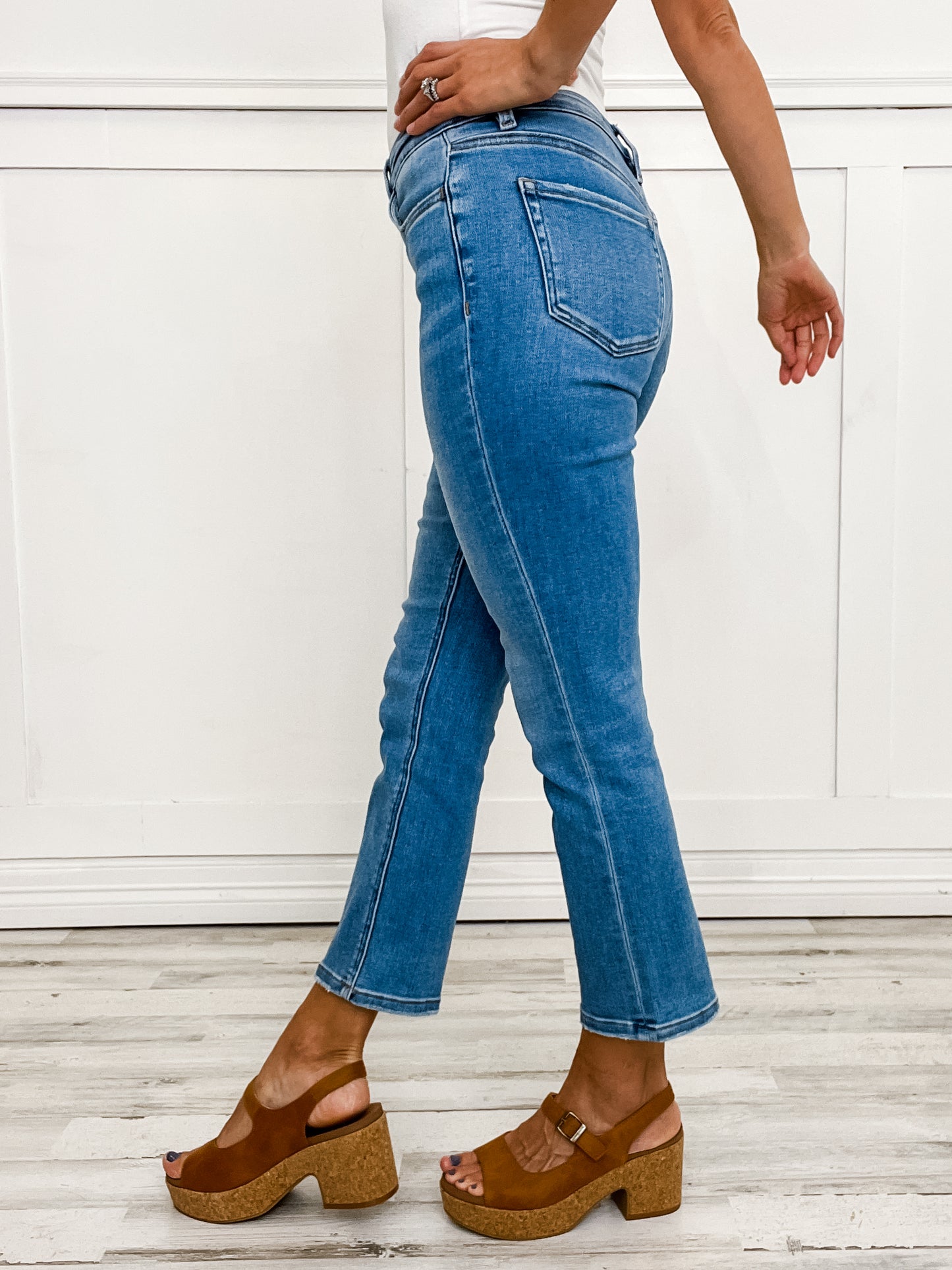 Vervet PERFECT FOR NOW Hi-Rise Cropped Slim Straight Non-Distressed Jeans