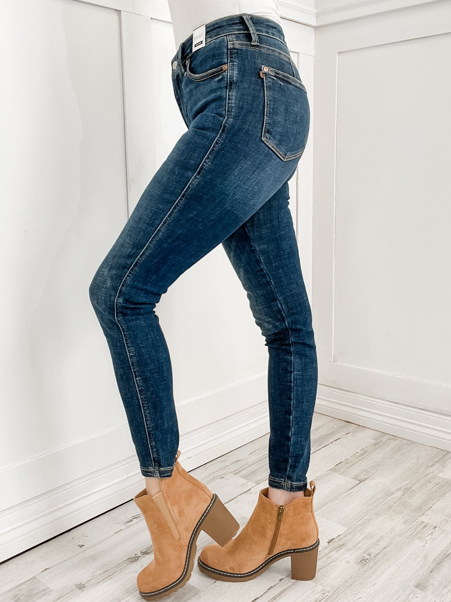 Judy Blue CRY PRETTY Mid-Rise Tummy Control Skinny Jeans