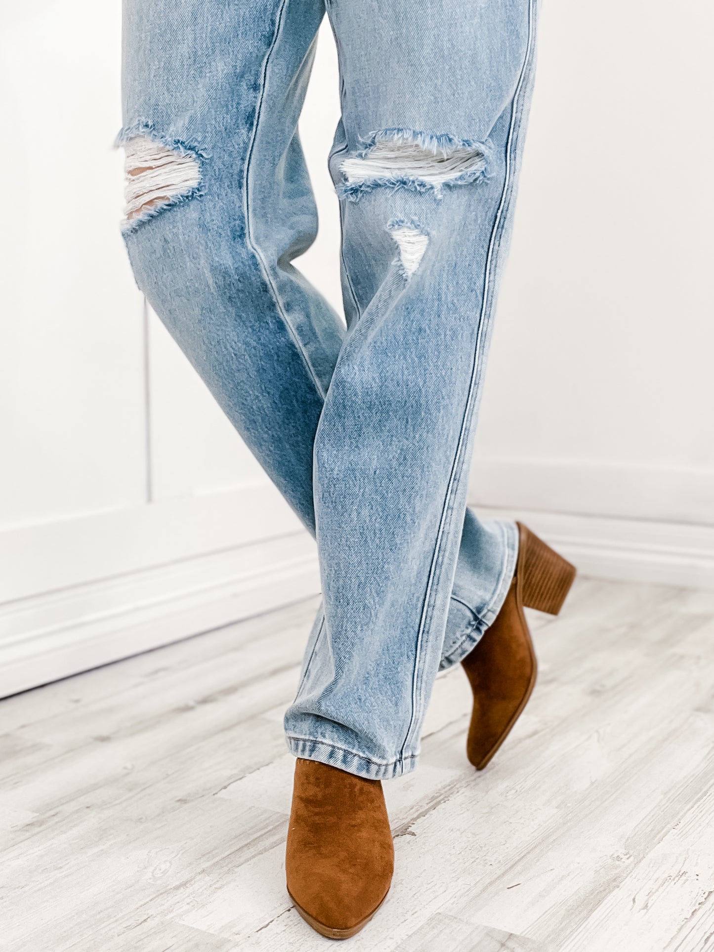 Judy Blue OH SNAP Hi-Rise Rigid Magic Distressed 90's Straight Jeans