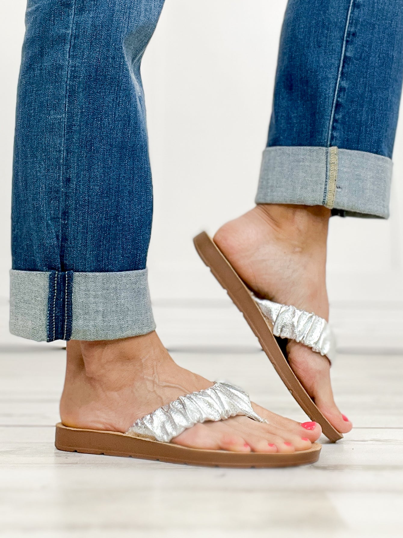 Corkys Cool Off Flip-Flop Sandals in Silver Metallic