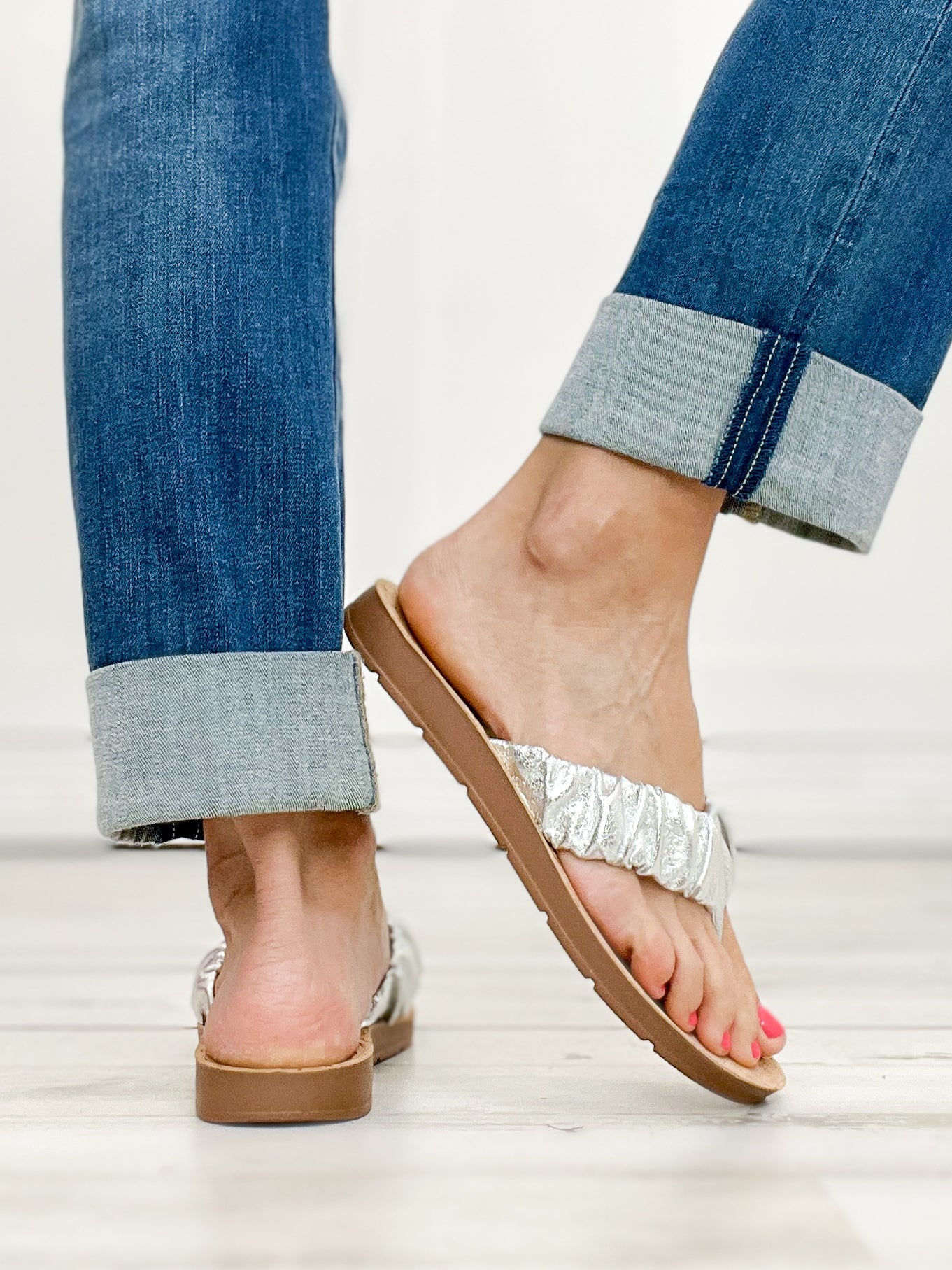 Corkys Cool Off Flip-Flop Sandals in Silver Metallic