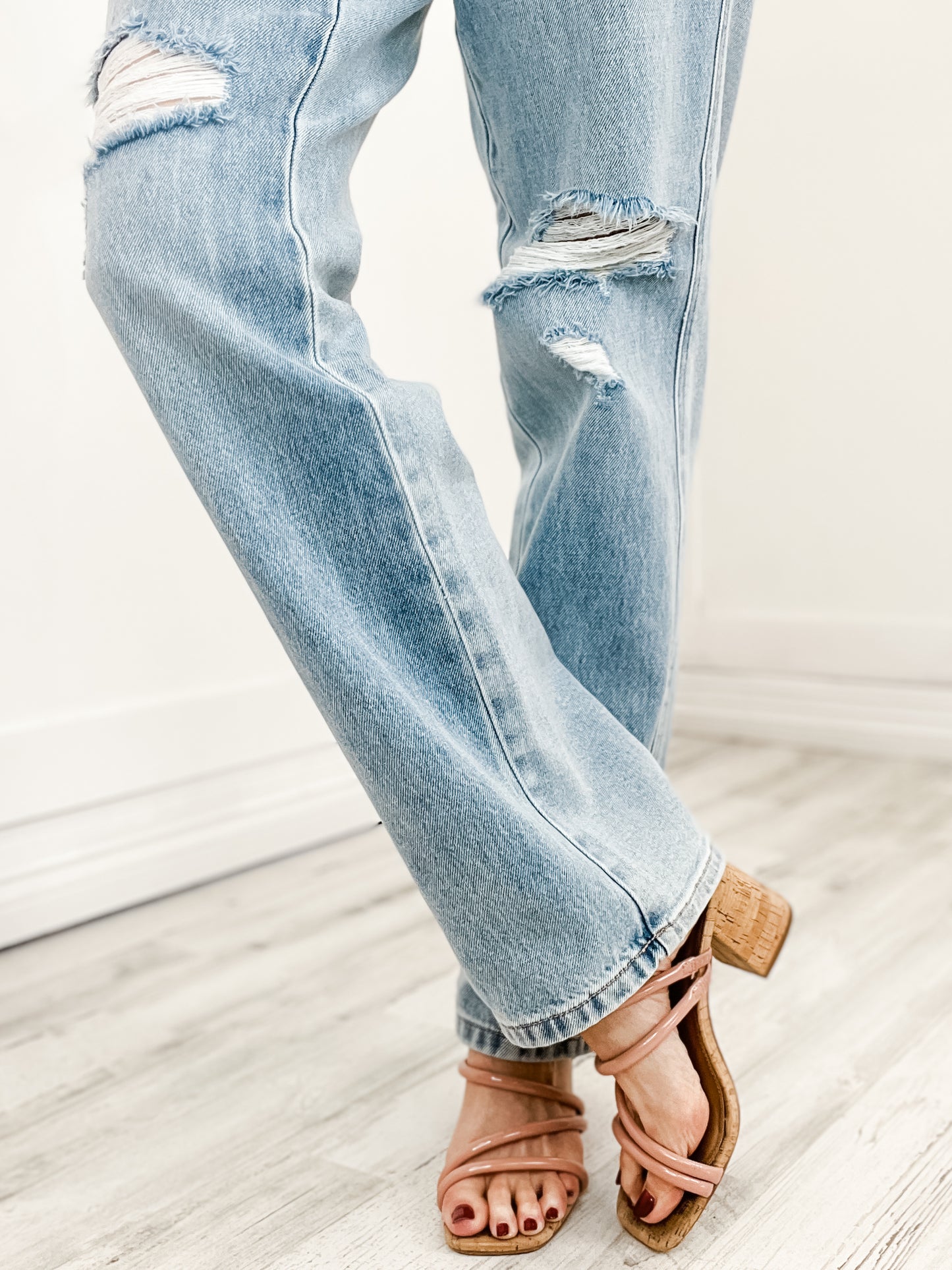 Judy Blue OH SNAP Hi-Rise Rigid Magic Distressed 90's Straight Jeans