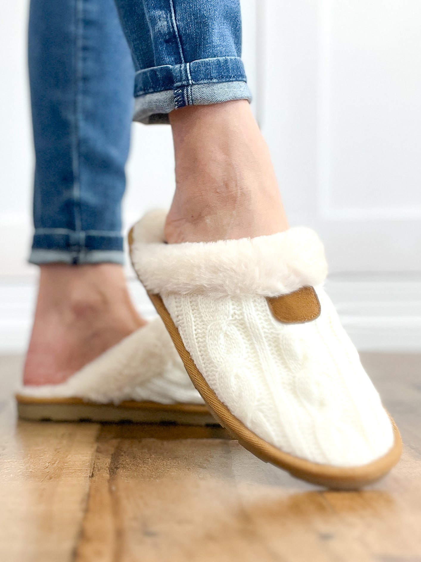 Snuggle Soles Cable Knit Faux Fur Lined Slippers in White