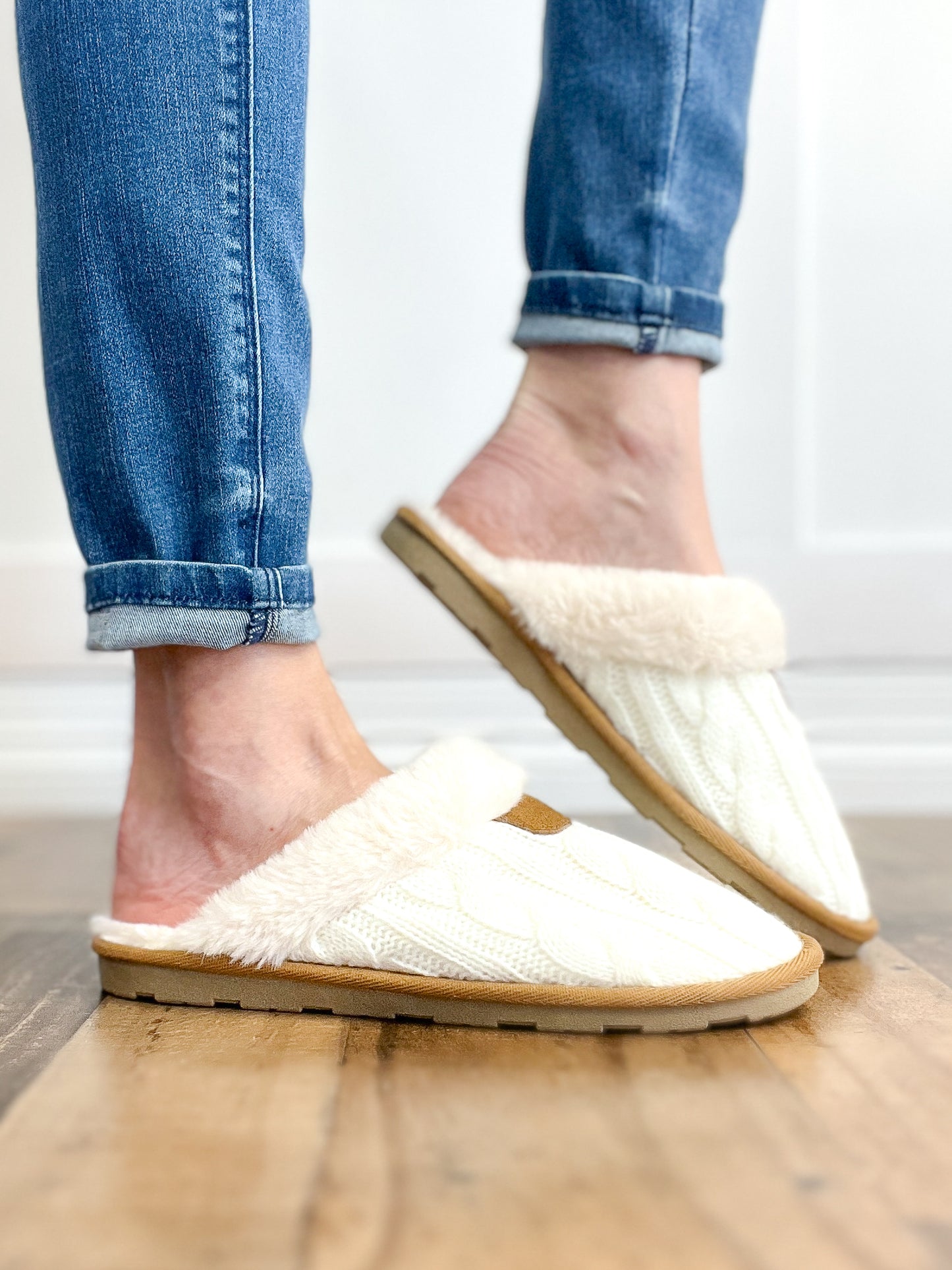 Snuggle Soles Cable Knit Faux Fur Lined Slippers in White